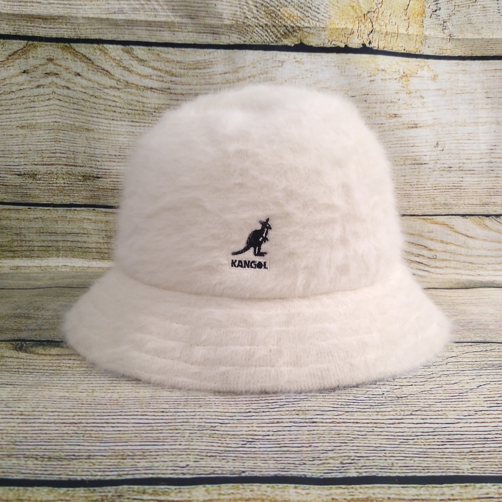 NWT Kangol Real Fur Soft White Fuzzy Bucket Hat L